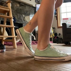 low top converse womens size 10